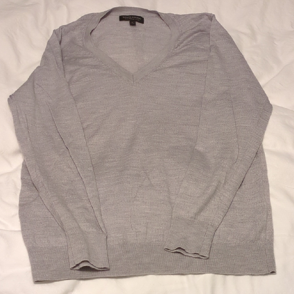 Banana Republic Light Gray V-Neck Sweater